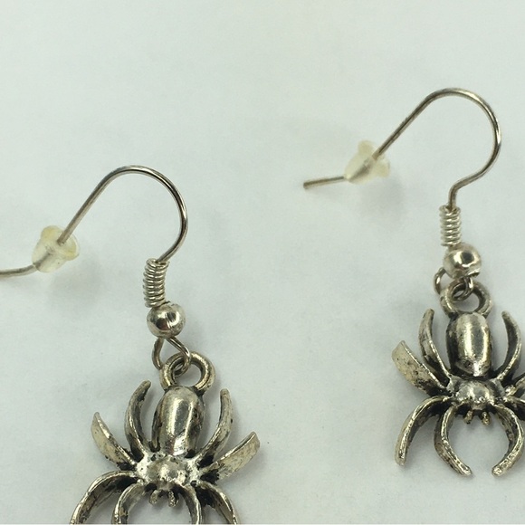 Spider Halloween Earrings Silver Tone Dangle Gothic New Without Tags Spooky - Picture 3 of 9